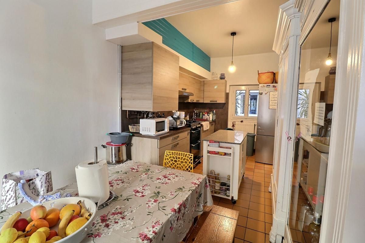 BAGNOLS-SUR-CEZE VENTE A TERME Immeuble Bagnols Sur Ceze 10 pièce(s) 350 m2 4