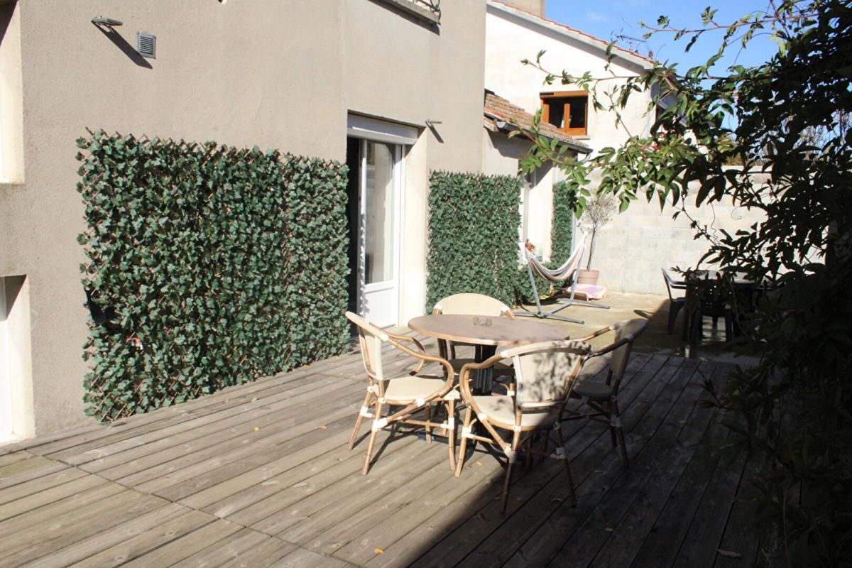 Maison Langogne avec appartement indépendant et jardins