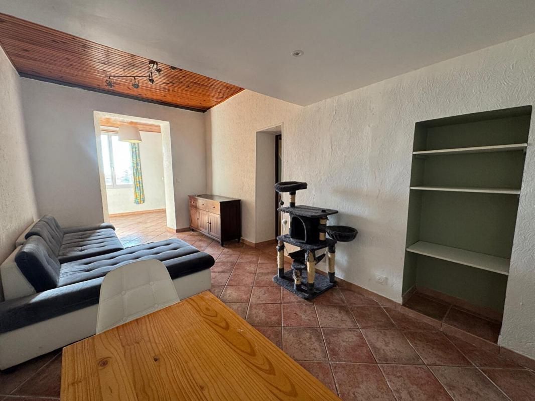 MARSEILLE-15E-ARRONDISSEMENT Appartement rénové ? Rez-de-jardin + Garage 2