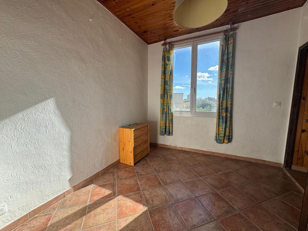 MARSEILLE-15E-ARRONDISSEMENT Appartement rénové ? Rez-de-jardin + Garage 3