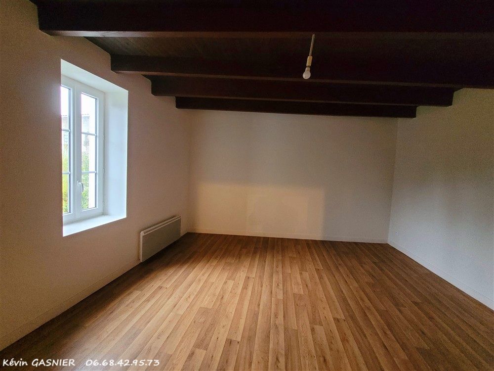 TOURRIERS TOURRIERS (16560) : Maison charentaise de 100m2 avec granges et jardin clos 3