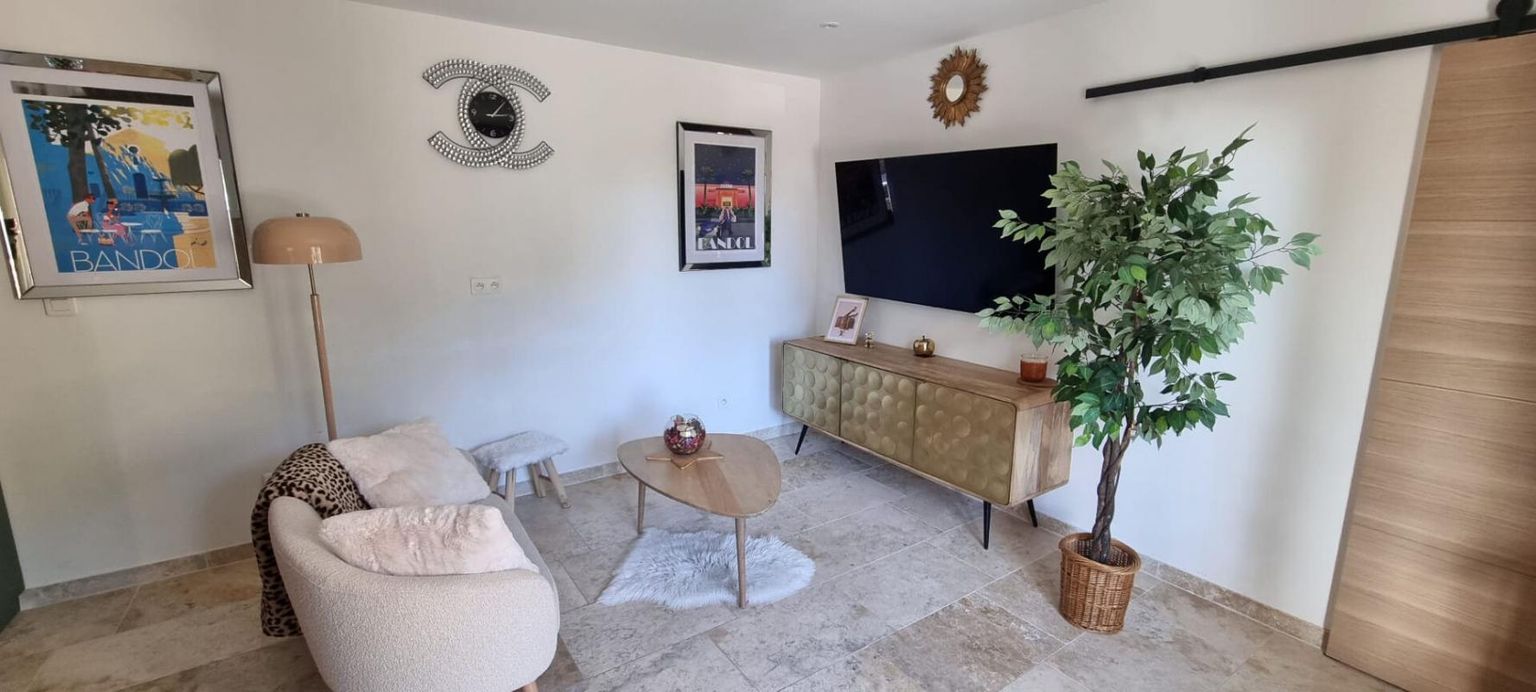 BANDOL BAS DE VILLA T3, TERRASSE, JACUZZI ET STATIONNEMENT 3