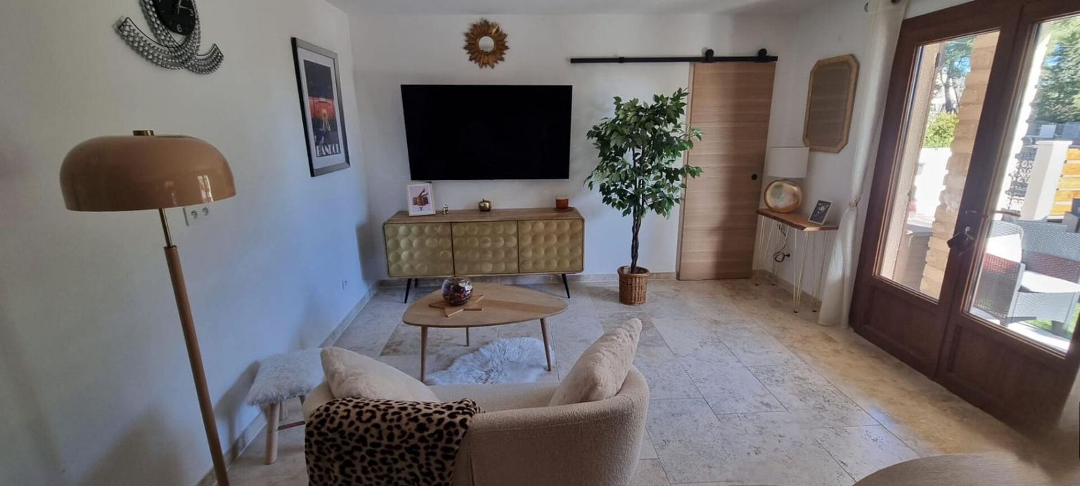 BANDOL BAS DE VILLA T3, TERRASSE, JACUZZI ET STATIONNEMENT 4