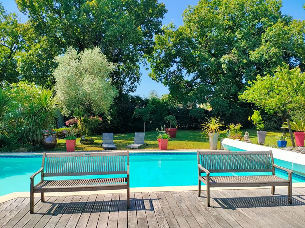 CARBON-BLANC ENSEMBLE 208 m² MAISON + STUDIO - PISCINE - GARAGES AVEC TERRAIN 2621 m² 4