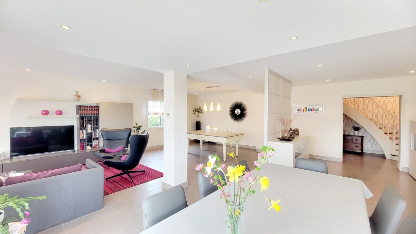 LA MEMBROLLE-SUR-LONGUENEE Maison La Membrolle Sur Longuenee 8 pièce(s) 253 m2 3