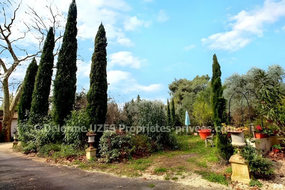 UZES UZES : Viager, 1 tête 85 ans, Villa 8 pièce(s) 211 m2, Piscine, terrain de 1500m2 3