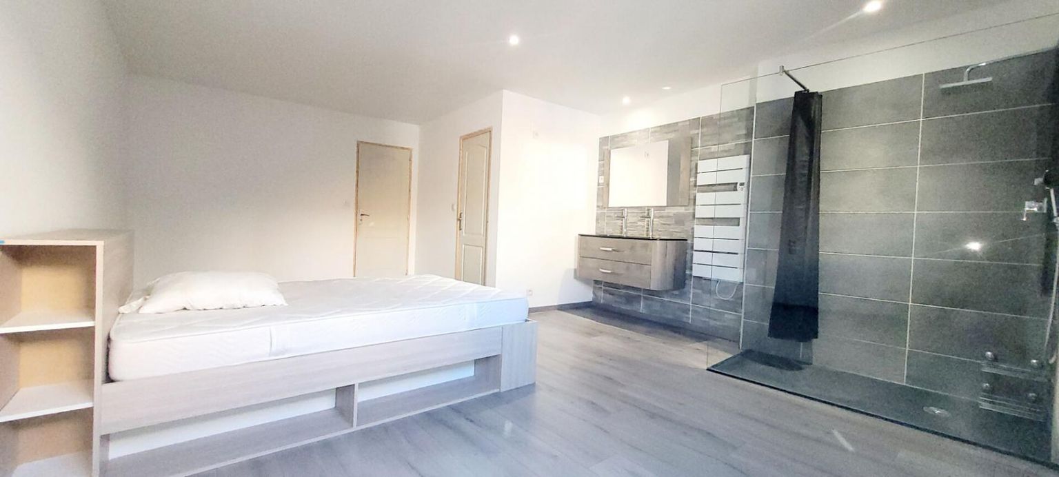 ARMISSAN Maison T5 avec grand garage et cour à Armissan 4