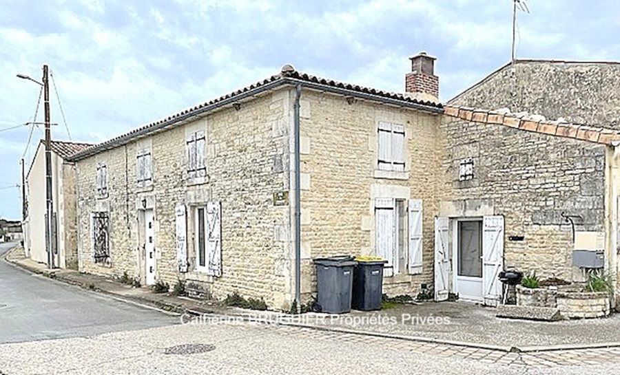 Maison en pierre avec 2 logements 220 m2 entièrement rénovée 6 chambres, centre village