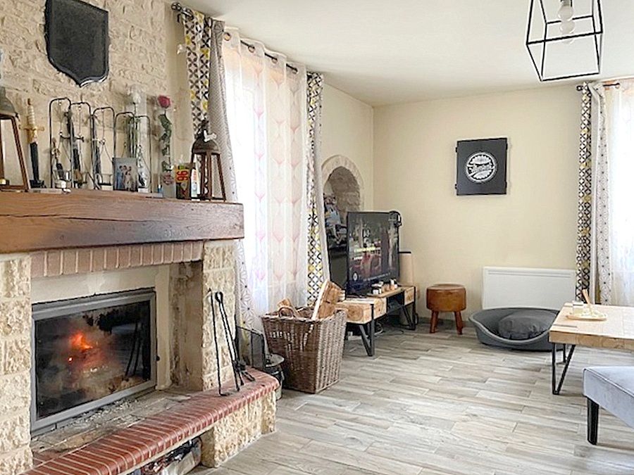 SAINT-JEAN-DE-LIVERSAY Maison en pierre avec 2 logements 220 m2 entièrement rénovée 6 chambres, centre village 3