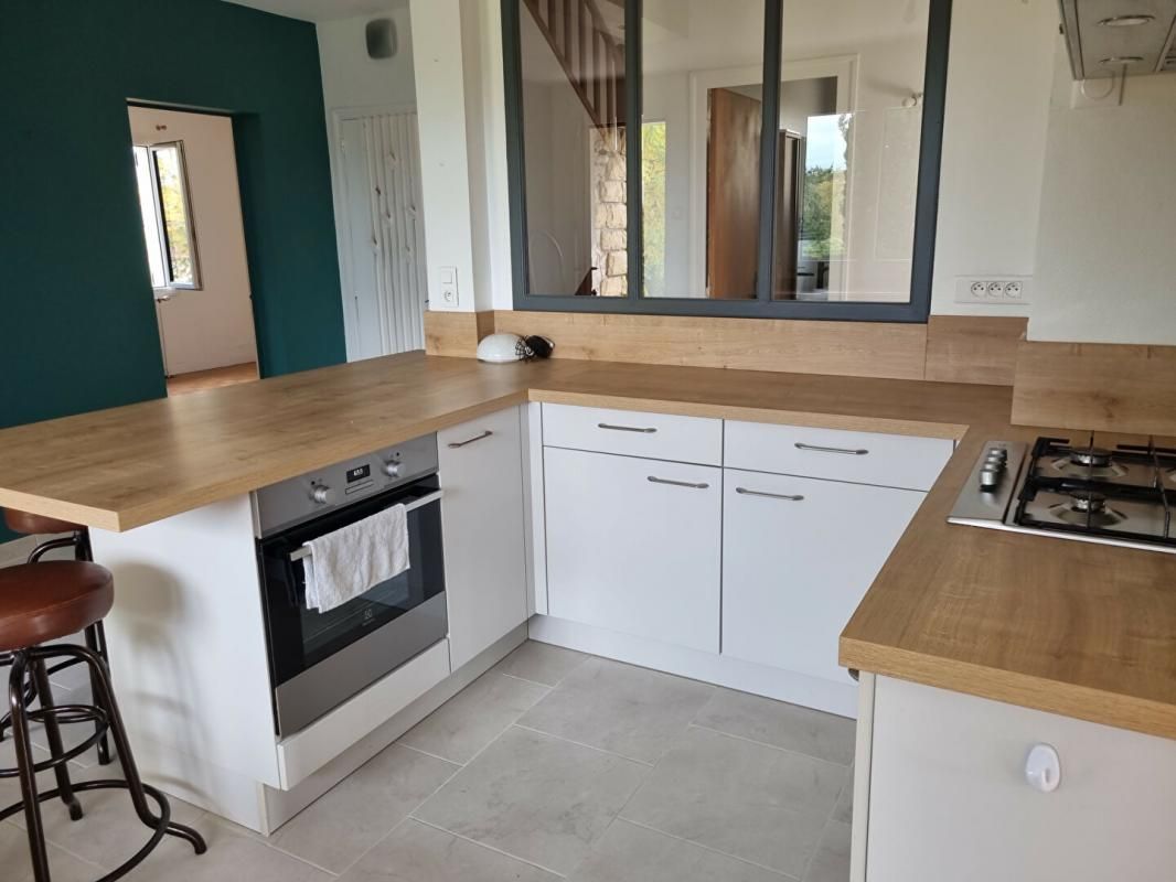 LES BORDES Beau pavillon 5 chambres sur sous sol 3