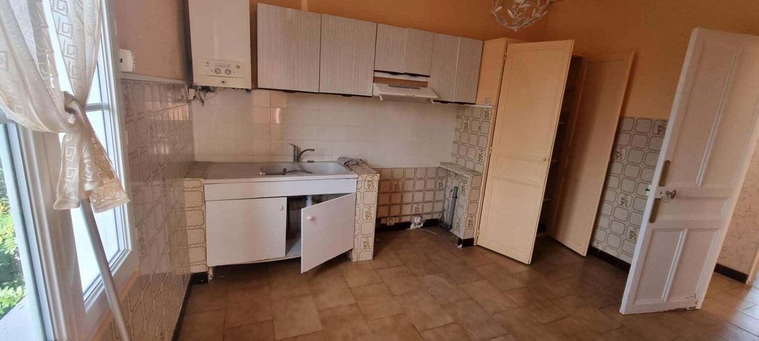 BANDOL HAUT DE VILLA T3 DE  70 m2, TERRASSE, JARDIN, VUE MER, combles aménageables 4