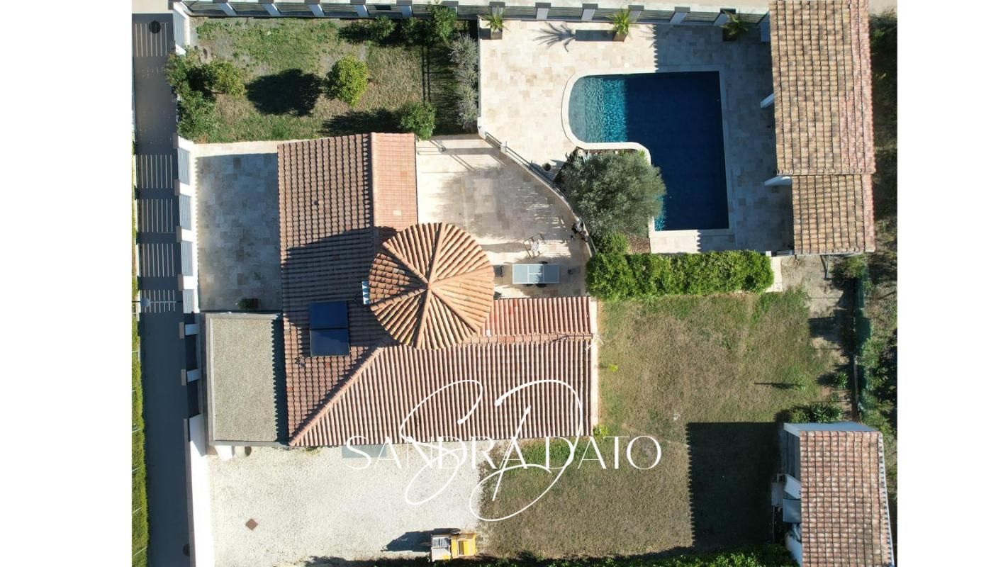 VILLEMOUSTAUSSOU MAISON VILLEMOUSTAUSSOU - PLAIN PIED- 3 CHAMBRES - 1 STUDIO INDEPENDANT - CLIMATISATION - PISCINE - GARAGE 2