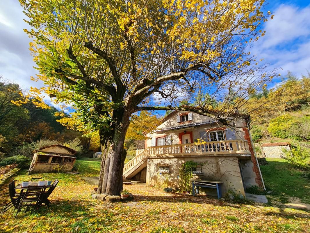SAINT-AMBROIX Maison de charme sur plus de 4 hectares entre St-Ambroix et Bessèges 2