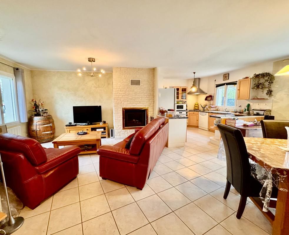 Maison 4 chambres, dépendances et grand terrain