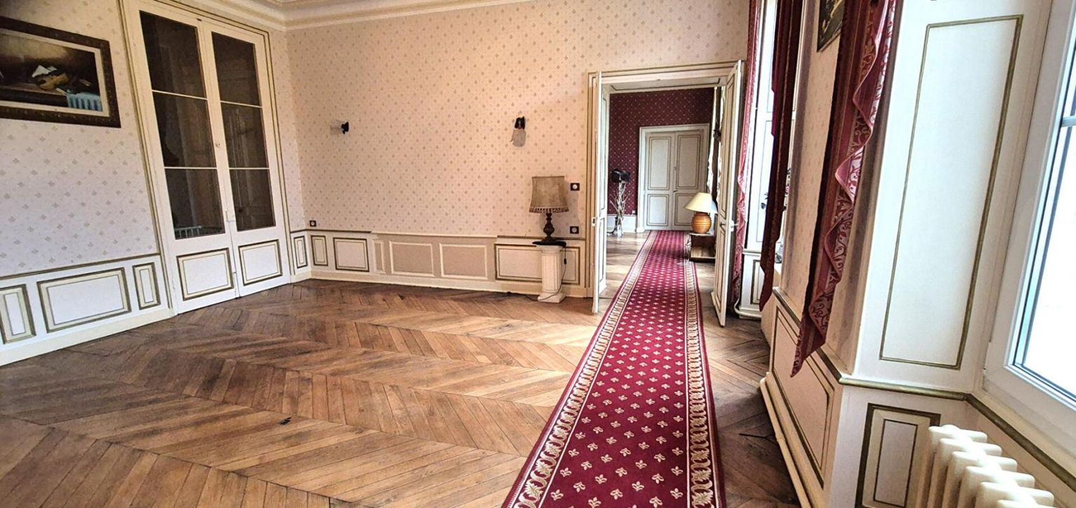 SAINT-DIZIER Belle Demeure ou Château de 415 m² à Réhabiliter et Restaurer avec Cour, Garage, Terrasses, Cave voûtée, Chaufferie Fioul et Poêle à Granulés, Greniers de 150 m², Dépendances et Terrain clos et paysager de 3050 m² 3