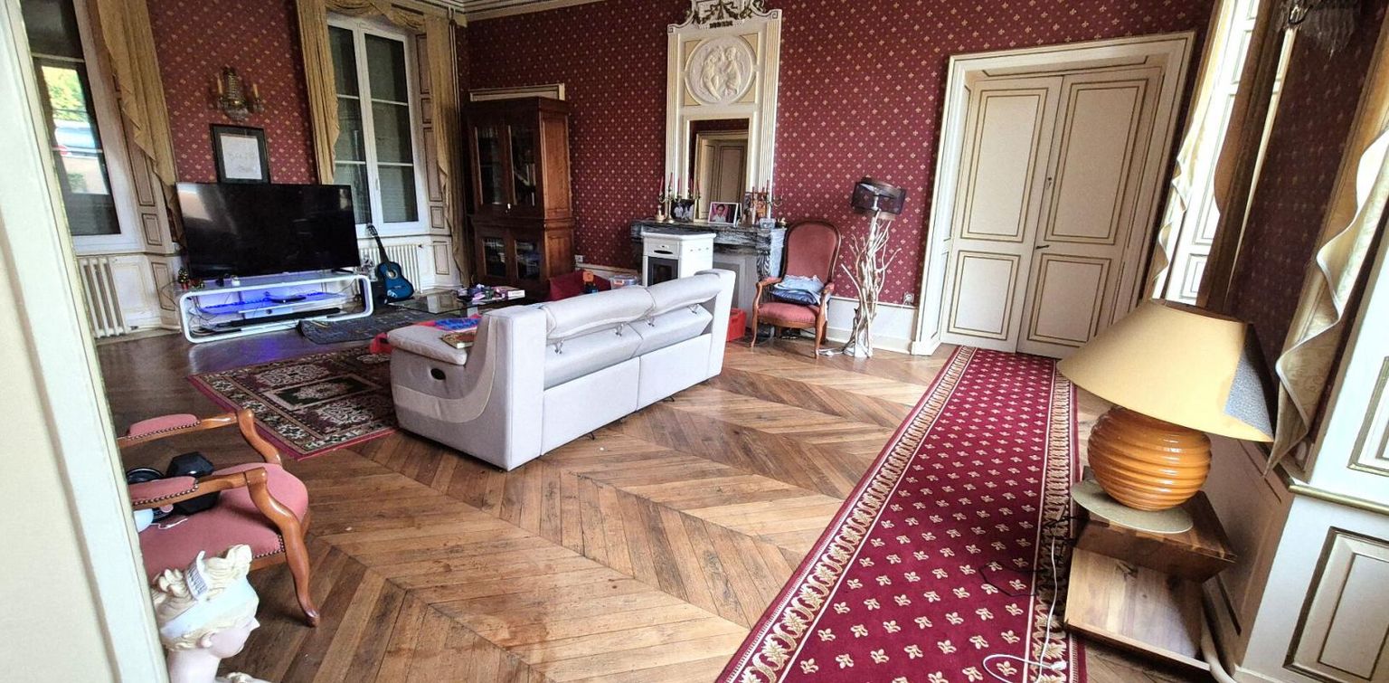 SAINT-DIZIER Belle Demeure ou Château de 415 m² à Réhabiliter et Restaurer avec Cour, Garage, Terrasses, Cave voûtée, Chaufferie Fioul et Poêle à Granulés, Greniers de 150 m², Dépendances et Terrain clos et paysager de 3050 m² 4