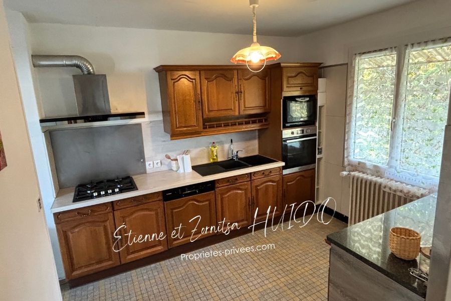 LA CHAPELLE-SAINT-LAURIAN Maison 9 pièce(s) 157 m2 4