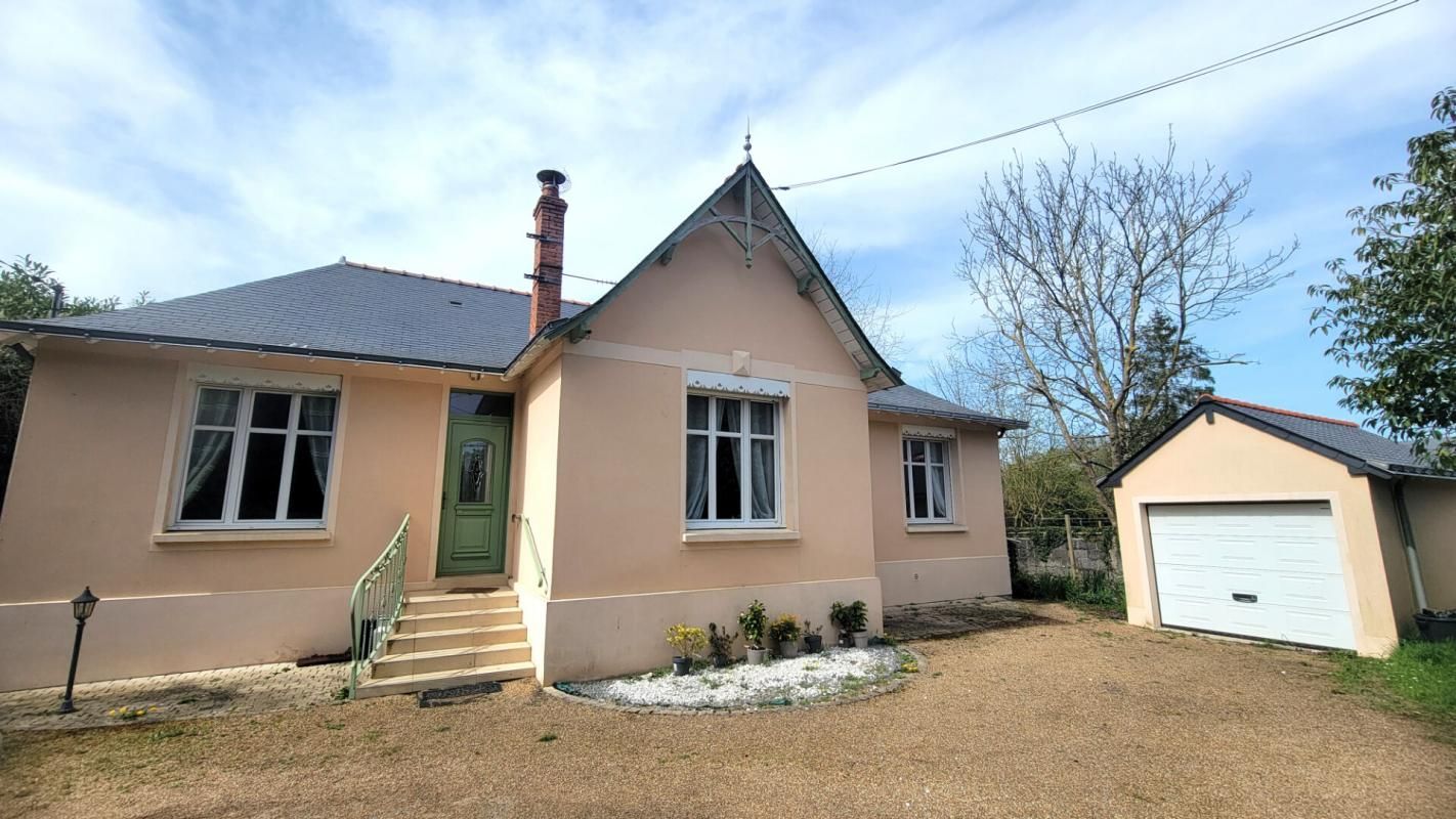 CHAZE-SUR-ARGOS MAISON DE CHARME AVEC PISCINE SUR 3000 M² DE PARCELLE LE LION D'ANGERS 3