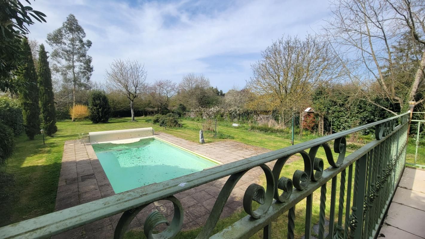 CHAZE-SUR-ARGOS MAISON DE CHARME AVEC PISCINE SUR 3000 M² DE PARCELLE LE LION D'ANGERS 4
