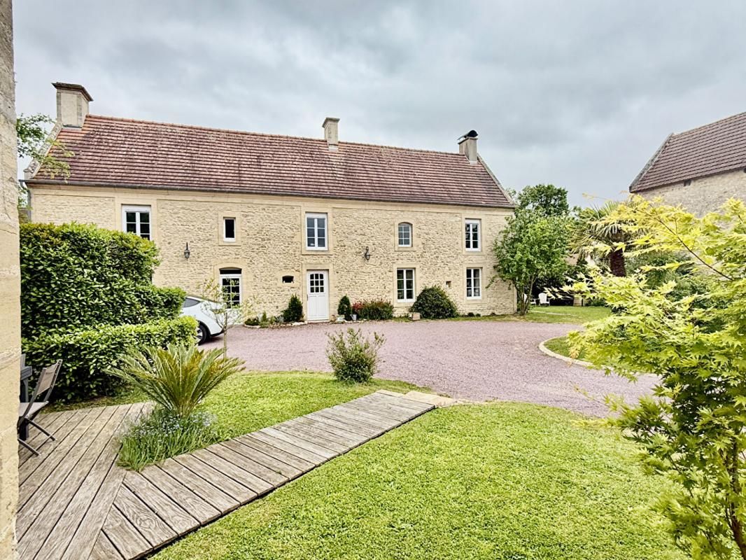 ESQUAY-SUR-SEULLES Demeure de prestige Esquay Sur Seulles 16 pièces 370 m2 1