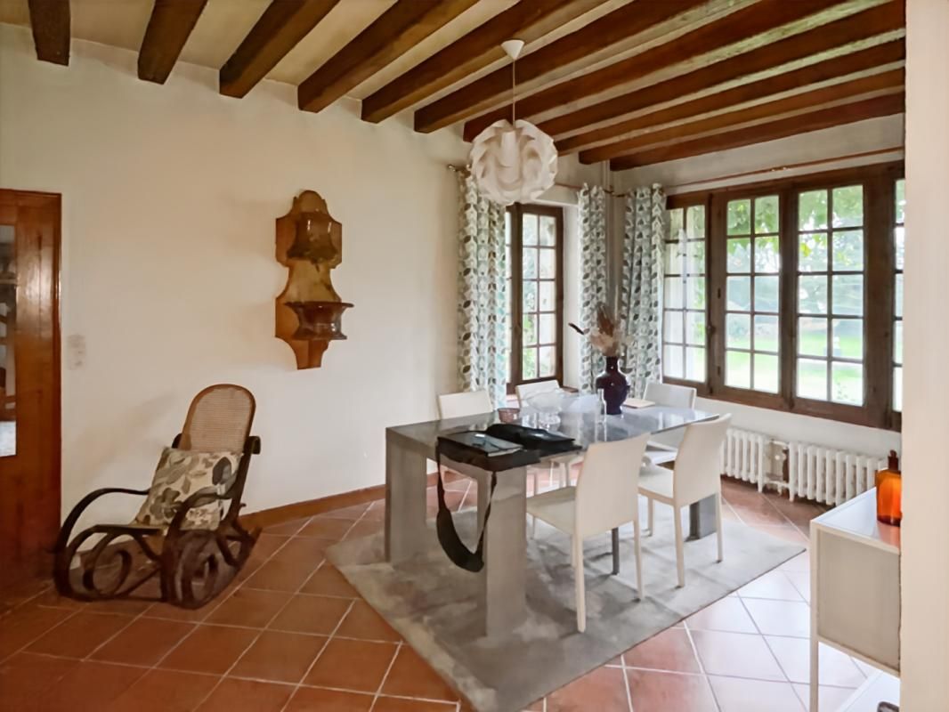 MONTGIVRAY Élégante propriété 252m2 avec parc arboré, piscine à Montgivray 2