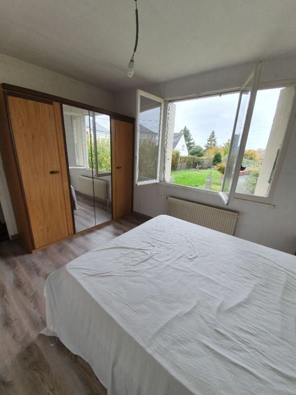 CHATEAUROUX Maison individuelle 4 pièces, 2 cbres sur s/sol, terrain de 897 m2 4