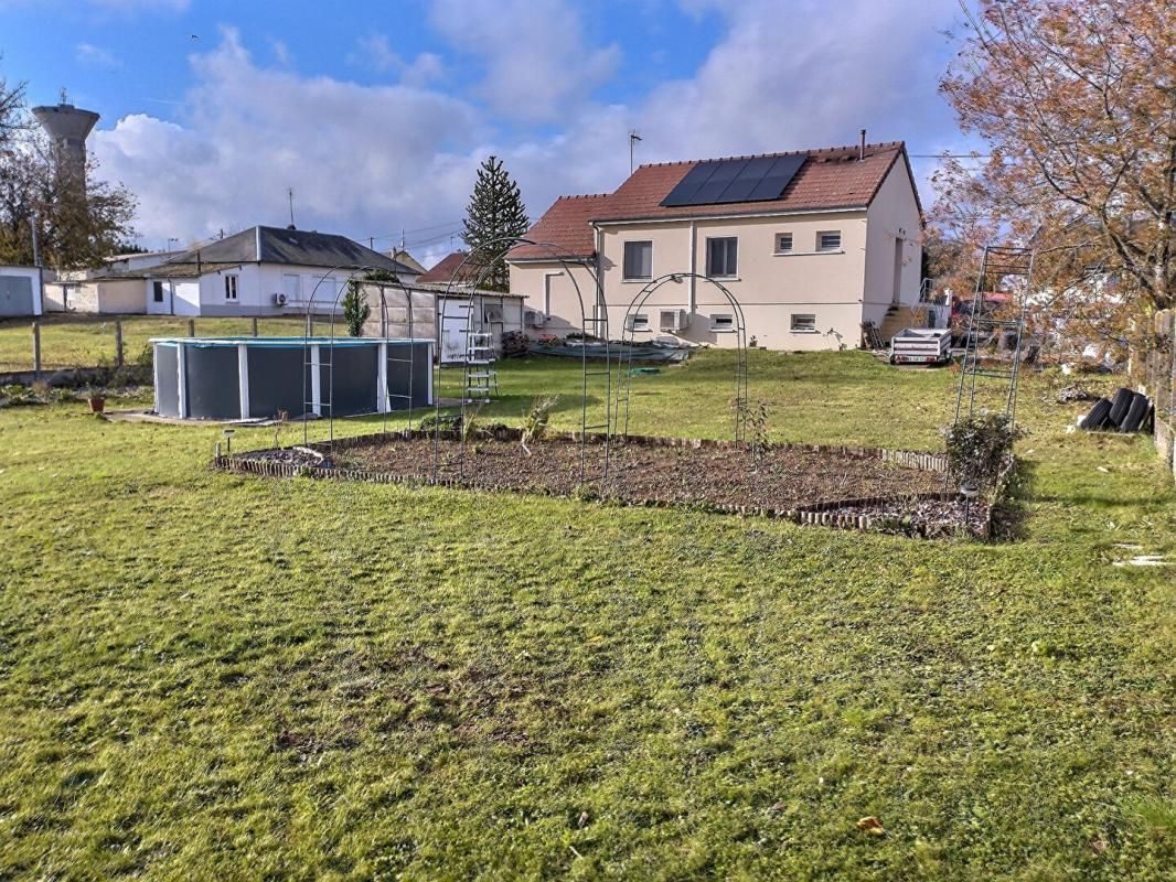 BONNEVAL Maison 130 m2 avec piscine, terrain 1148 m2 et sous-sol- Trizay-les-Bonneval (8 min de Bonneval) 3