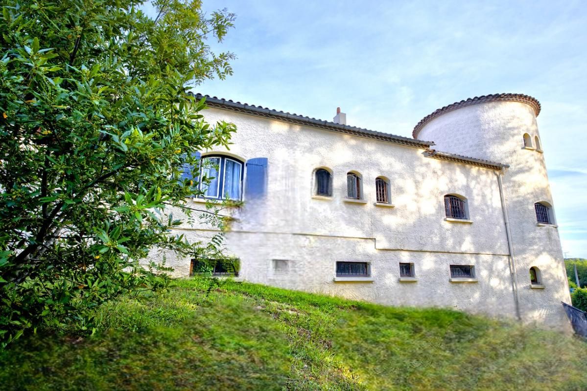 FARGUES-SAINT-HILAIRE Maison 141 m² à Fargues-Saint-Hilaire  3 Chambres 2