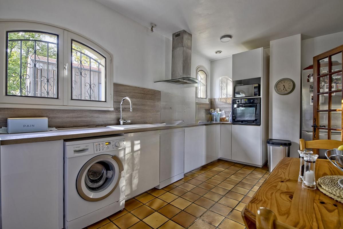 FARGUES-SAINT-HILAIRE Maison 141 m² à Fargues-Saint-Hilaire  3 Chambres 3