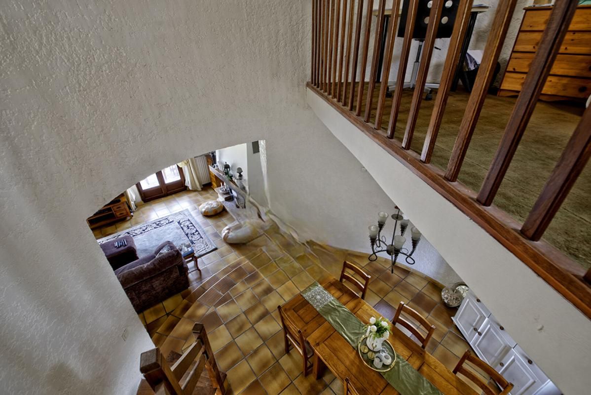 FARGUES-SAINT-HILAIRE Maison 141 m² à Fargues-Saint-Hilaire  3 Chambres 4