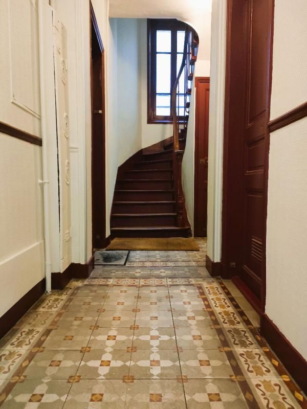 PARIS-19E-ARRONDISSEMENT Studio refait à neuf 4