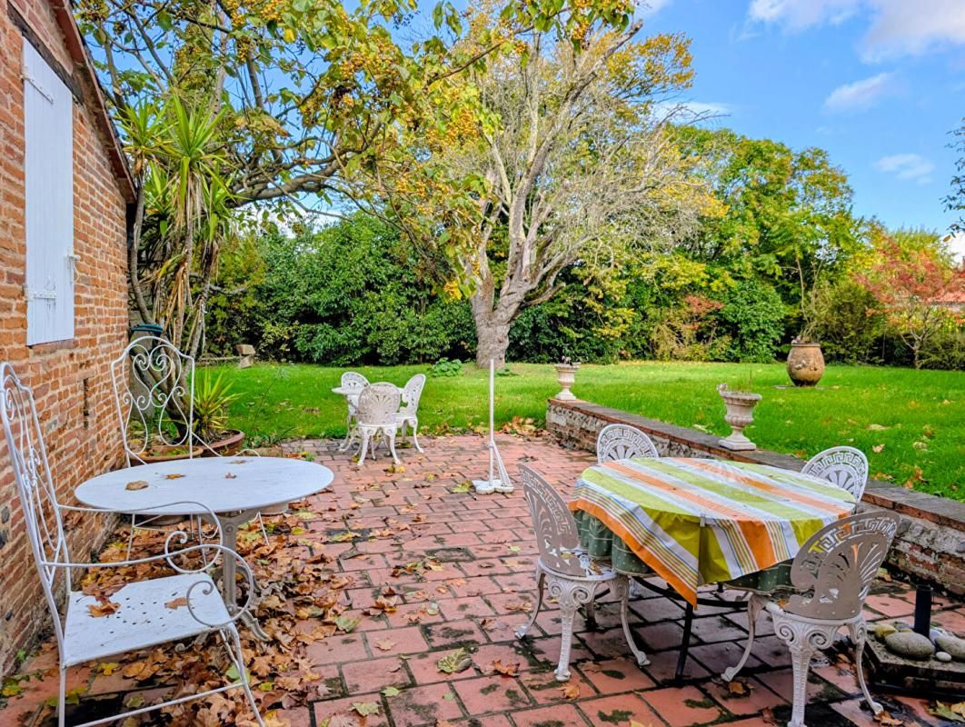 PORTET-SUR-GARONNE Demeure de caractère avec dépendance et garage sur terrain de 1100 m² 2