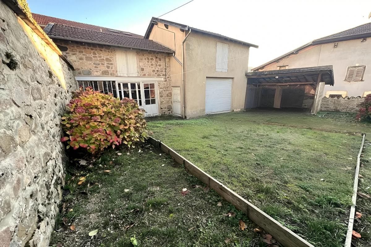 POULE-LES-ECHARMEAUX POULE LES ECHARMEAUX - Maison 180m2 centre bourg avec dépendance 118m2 et jardinet 2