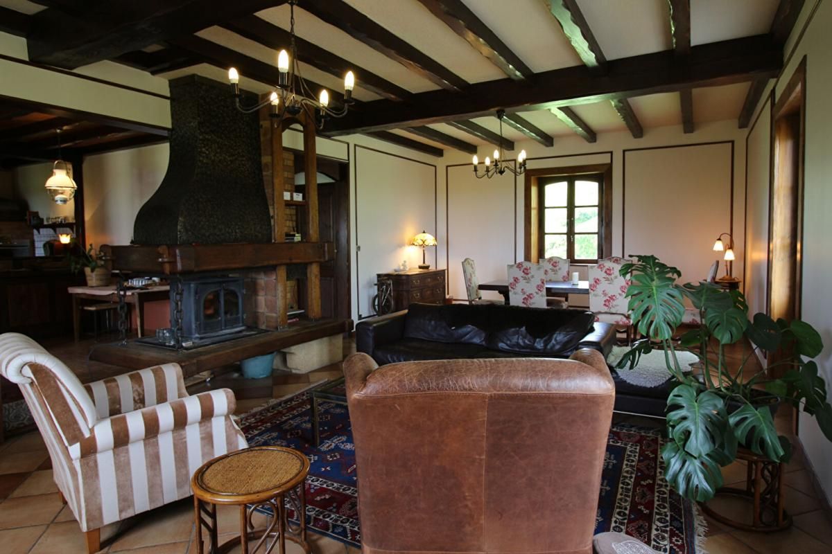 CHATIGNAC Maison Chatignac 8 pièce(s) 170 m2 + studio 35 m2 + tiny house 9 m2 3