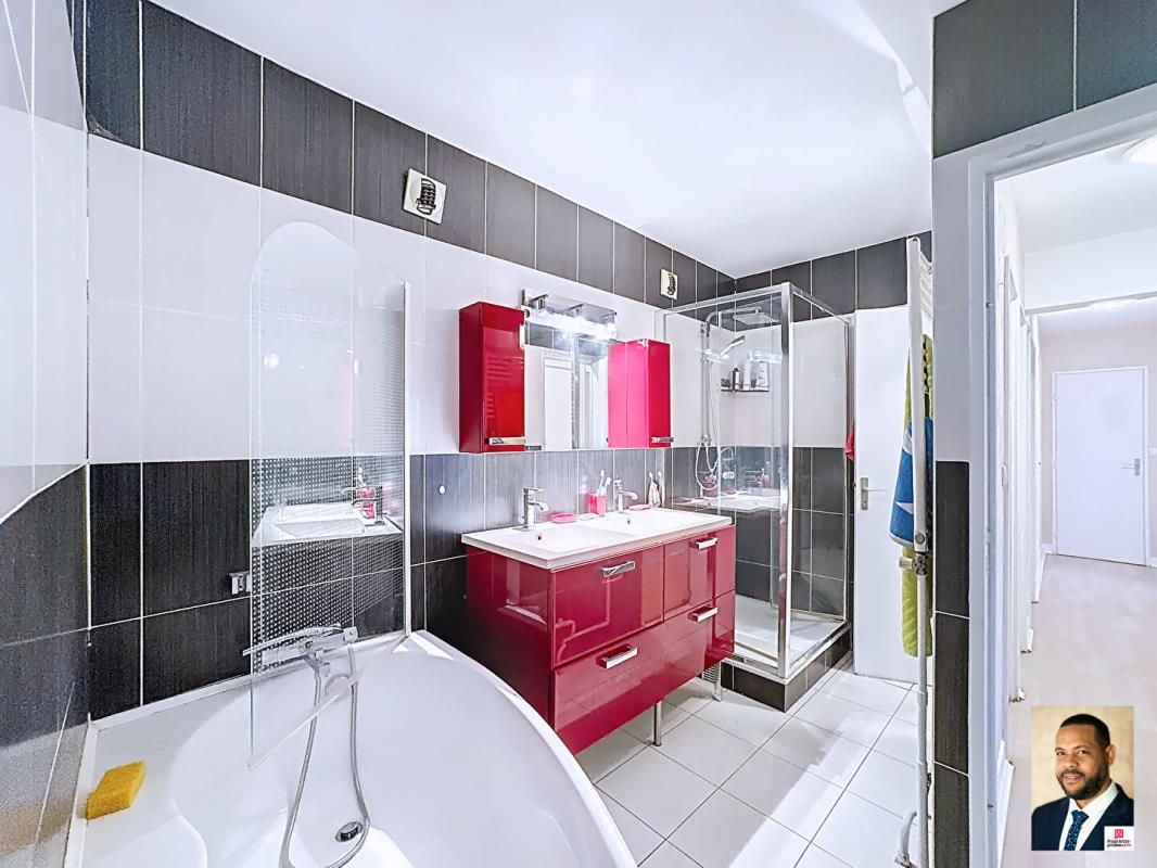 Appartement  5 pièces 100m² avec cave, balcon et deux parkings