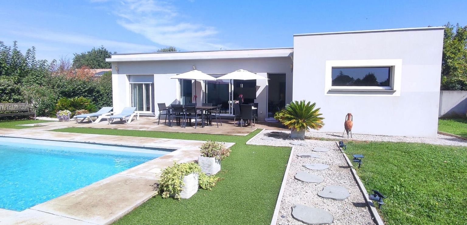 AVIGNON Maison Moderne avec maisonnette et piscine 2