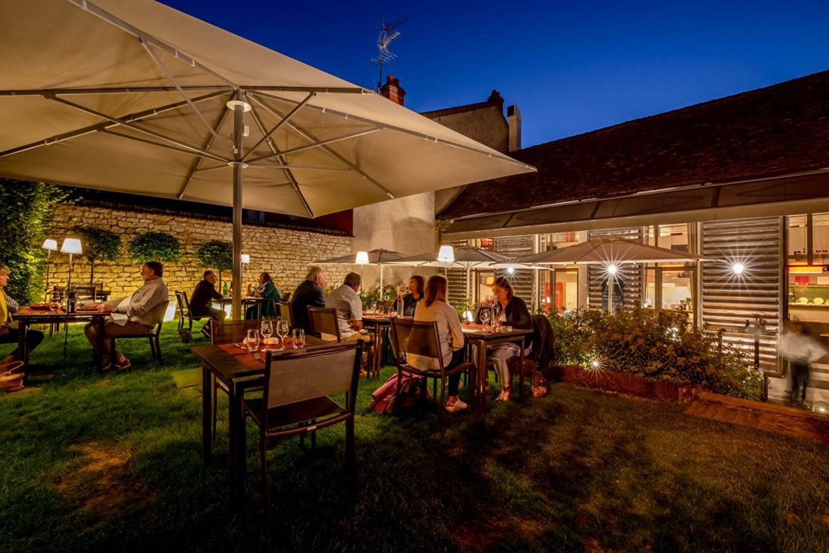 21200 Secteur BEAUNE - Murs commerciaux (ancien restaurant tout équipé) 160 M²