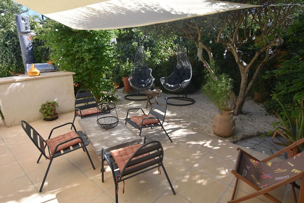 SAINT-ETIENNE-DU-GRES Mas rénové avec piscine intérieur et annexe 1