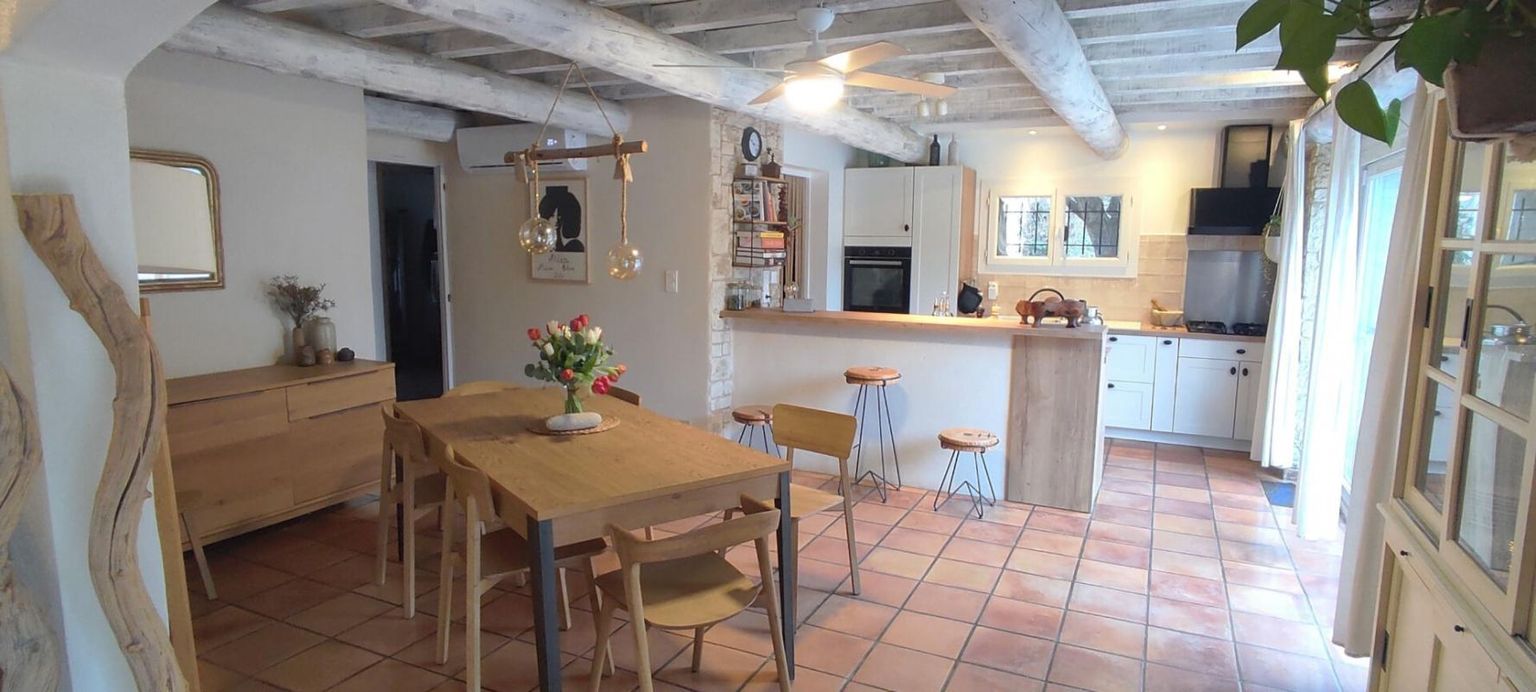 SAINT-ETIENNE-DU-GRES Mas rénové avec piscine intérieur et annexe 3