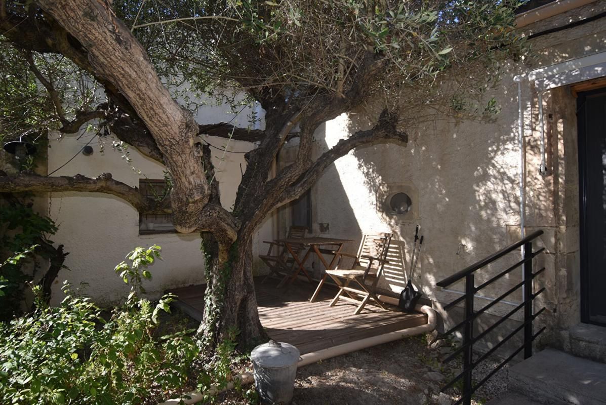 SAINT-ETIENNE-DU-GRES Mas rénové avec piscine intérieur et annexe 4