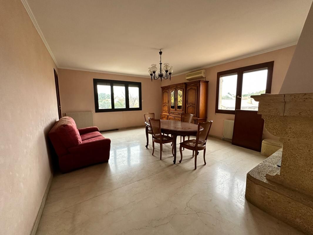 JUVIGNAC Maison 7 pièce(s) 198 m2 1