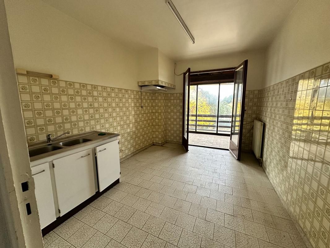 JUVIGNAC Maison 7 pièce(s) 198 m2 4