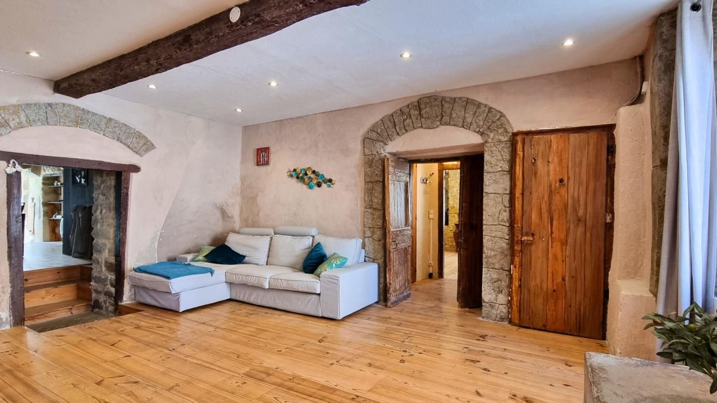 PENNAUTIER Maison de charme rénovée de 155m² habitables avec cour intime et à 6 min de Carcassonne 3