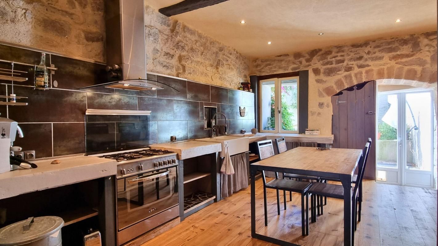 PENNAUTIER Maison de charme rénovée de 155m² habitables avec cour intime et à 6 min de Carcassonne 4