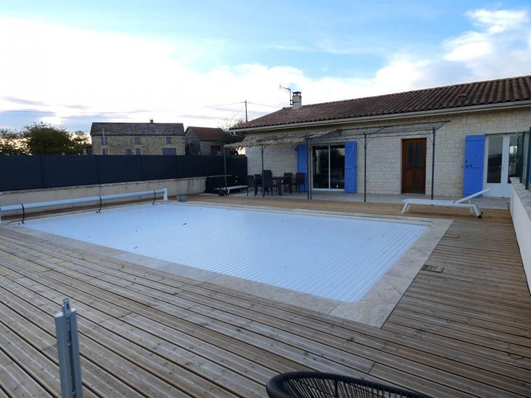 NAILHAC Maison de plain-pied 143 m2 / pièce de vie 75m² / 3 chambres / piscine / terrain 7000m² 2