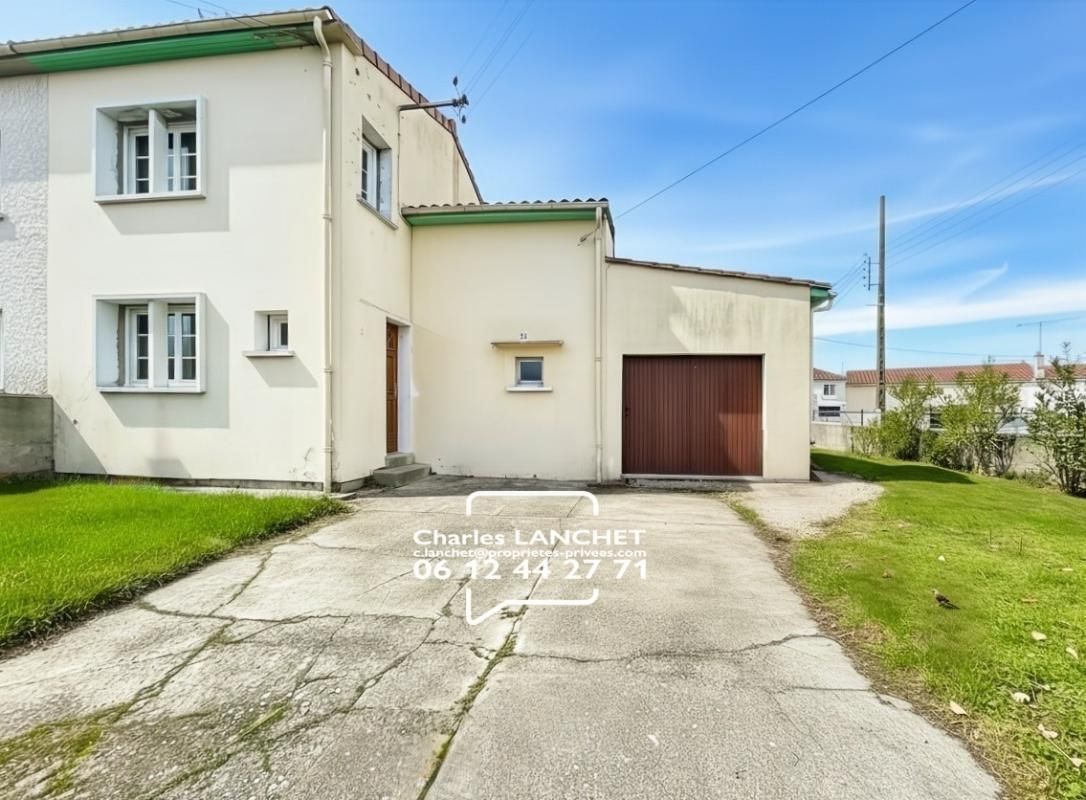 LA COURONNE Maison La Couronne à rénover 86 m2 1