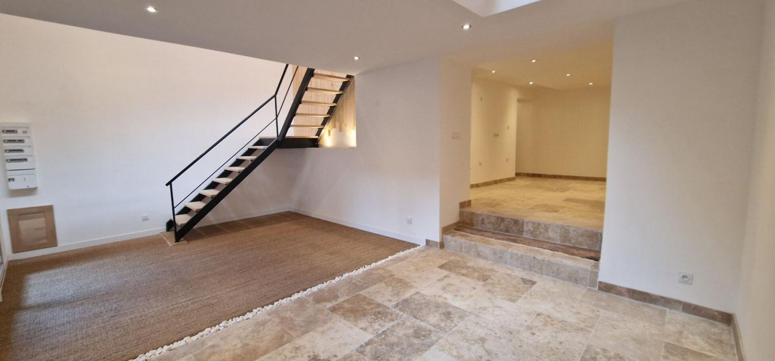 L'ISLE-SUR-LA-SORGUE Appartement 4 pièces 105 m2 1