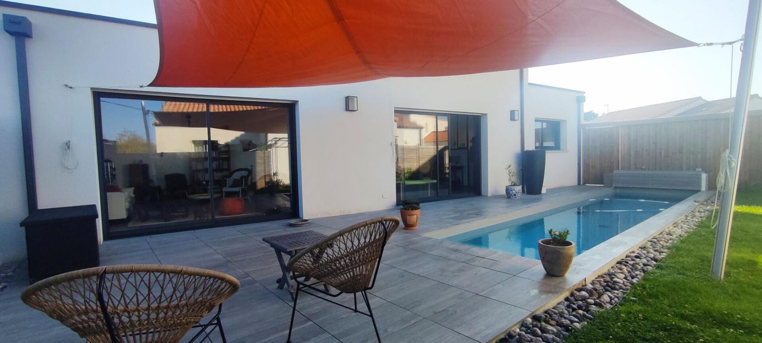 PREFAILLES Maison Prefailles  proche Mer et Centre -ville 5 pièce(s) 128 m2 hab  avec piscine chauffée 2