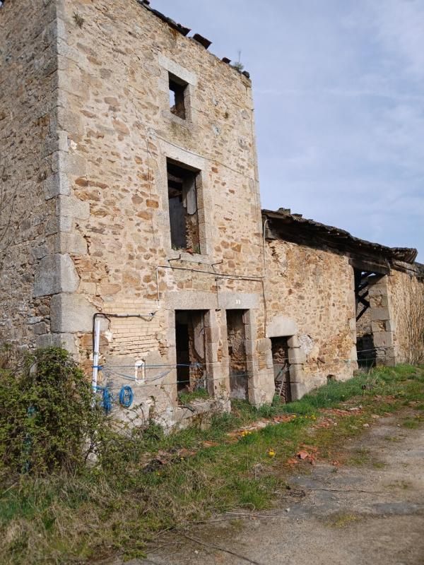 LES CARS Un lot de 43 hectares terres agricoles avec une vieille batisse 3
