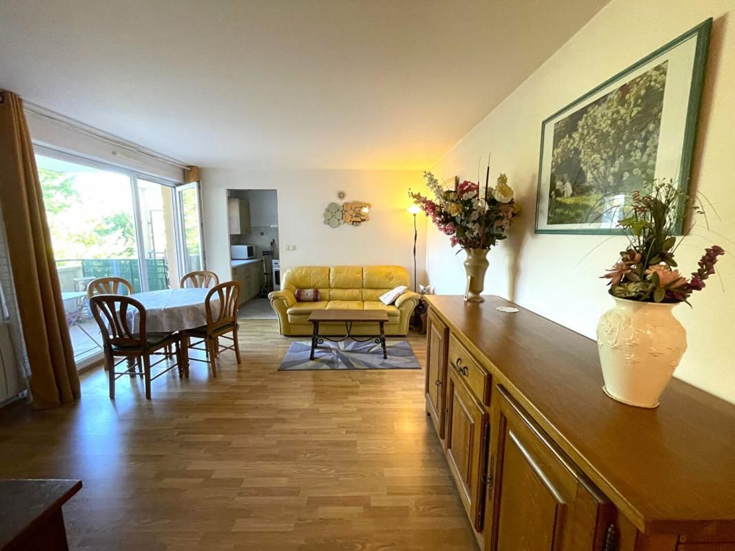 Appartement 2 pièces, 46m2, balcon, ascenceur, parking